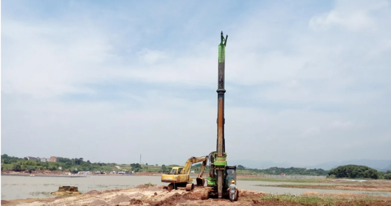 হাইড্রোলিক রোটারি পাইলিং ইকুইপমেন্ট ড্রিলিং রিগ Kr150A 16175 মিমি অপারেটিং হাইট 42 মি