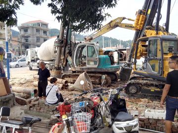 ৩২ এমপিএ হাইড্রোলিক সিস্টেম এবং ১০০ কেএন ম্যাক্স ট্র্যাকিং ফোর্স সহ ভারী দায়িত্ব 50,000 কেজি পিলিং রিগ মেশিন